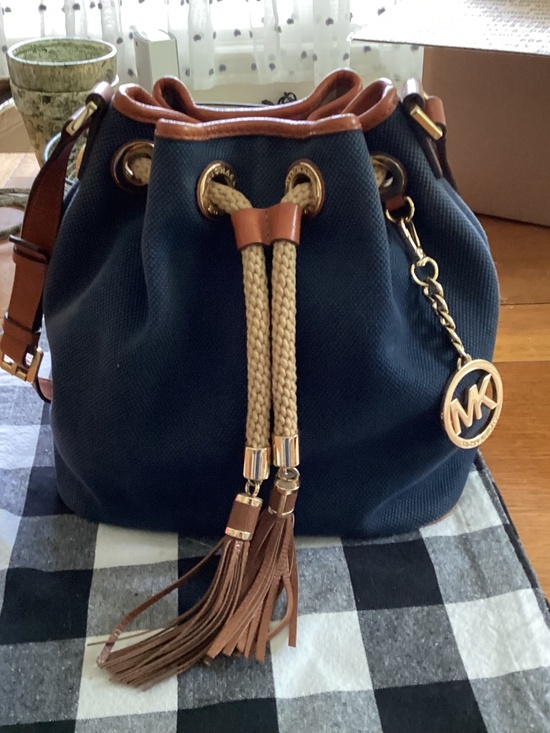 Michael Kors Handbags - Michael Kors Bucket Bag